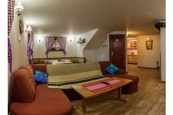 Slovacia Privát Oravice, Exteriorul